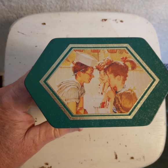 Vintage Norman Rockwell Decorative Tins - Picture 7 of 8